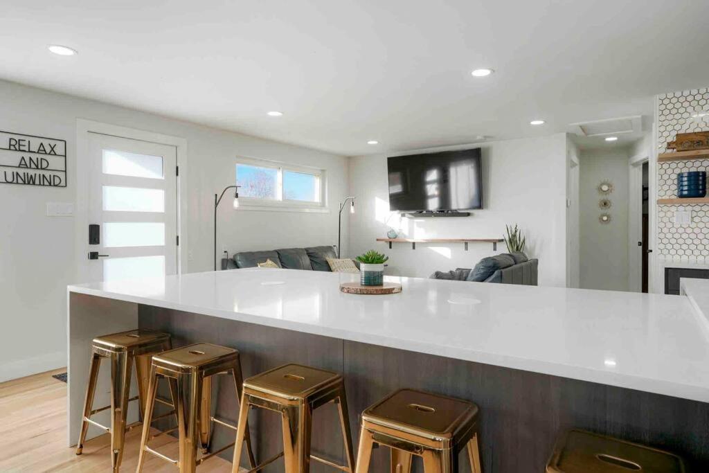 奥罗拉Sleeps 16 - 15 Min/Downtown, 10 Min/Medical Center别墅 外观 照片